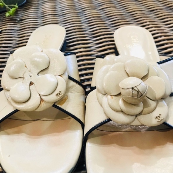 ⭐️🌟Authentic CHANEL Camellia CC Slide Sandals Sz 39 - Picture 2 of 11